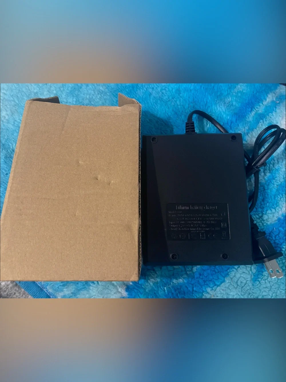 Universal 4-Slot NiMH/NiCd Battery Charger - Black